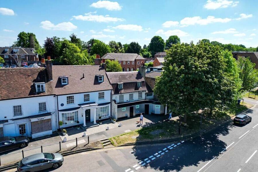 87-87B High St, Esher en venta - Foto del edificio - Imagen 2 de 3