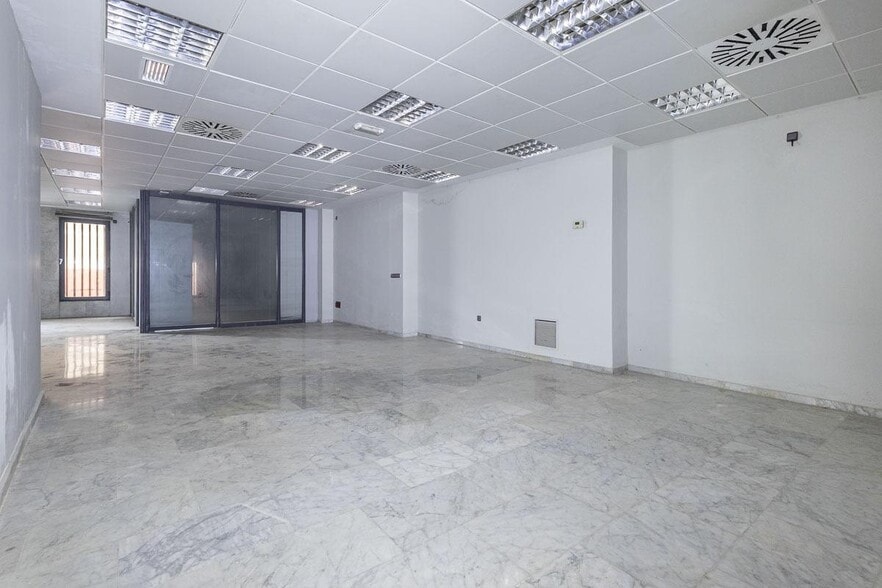 Local en Iznalloz, Granada en venta - Foto del interior - Imagen 3 de 21