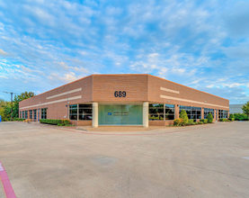 689 Airport Fwy, Hurst, TX en alquiler Foto del edificio- Imagen 1 de 2