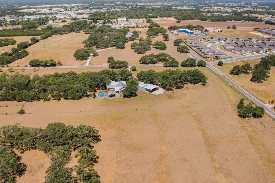 5+ Old Fredericksburg Rd, Boerne, TX en venta - Foto del edificio - Imagen 1 de 52