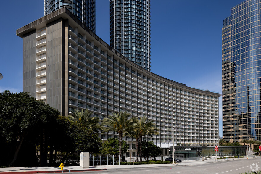 2025 Avenue of the Stars, Los Angeles, CA en alquiler - Foto del edificio - Imagen 1 de 7