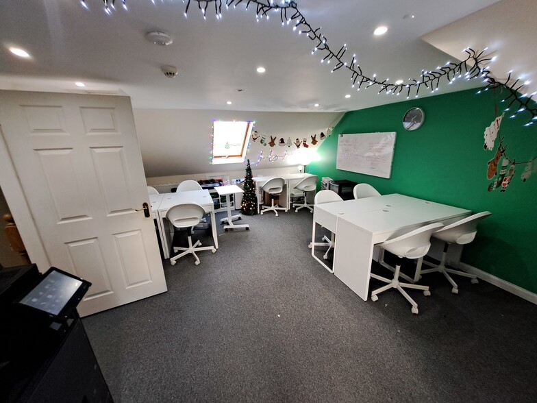 3 Kingsknowe Park, Edinburgh en venta - Foto del edificio - Imagen 2 de 4