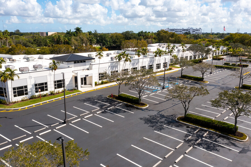 3040 Universal Blvd, Weston, FL en alquiler - Foto del edificio - Imagen 1 de 13