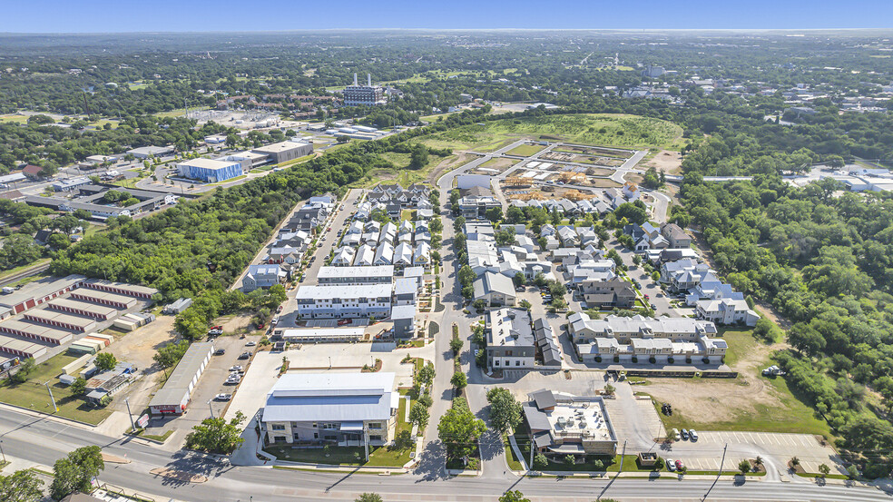 1125 N Academy Ave, New Braunfels, TX en alquiler - Foto del edificio - Imagen 2 de 17