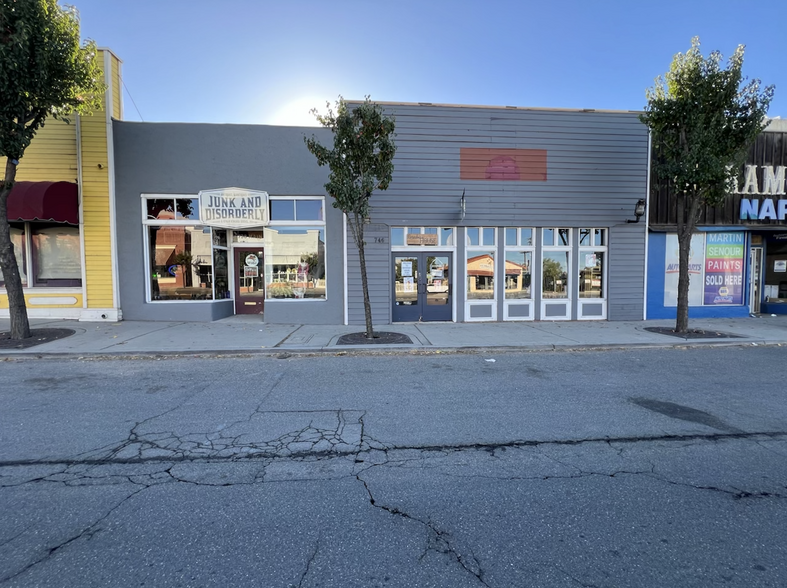 738 Main St, Ramona, CA en venta - Foto del edificio - Imagen 1 de 12