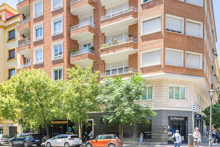Calle de Francisco de Rojas, 5, Madrid, Madrid en alquiler - Foto del edificio - Imagen 2 de 3