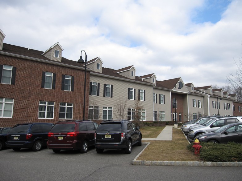 620 Cranbury Rd, East Brunswick, NJ en alquiler - Foto del edificio - Imagen 2 de 4