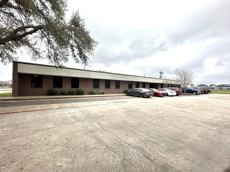 1216 N Velasco St, Angleton, TX en alquiler - Foto del edificio - Imagen 3 de 5