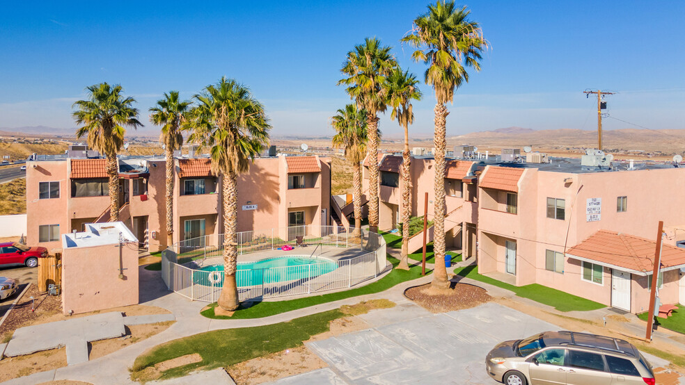 1040 May Ln, Barstow, CA en venta - Foto del edificio - Imagen 1 de 13