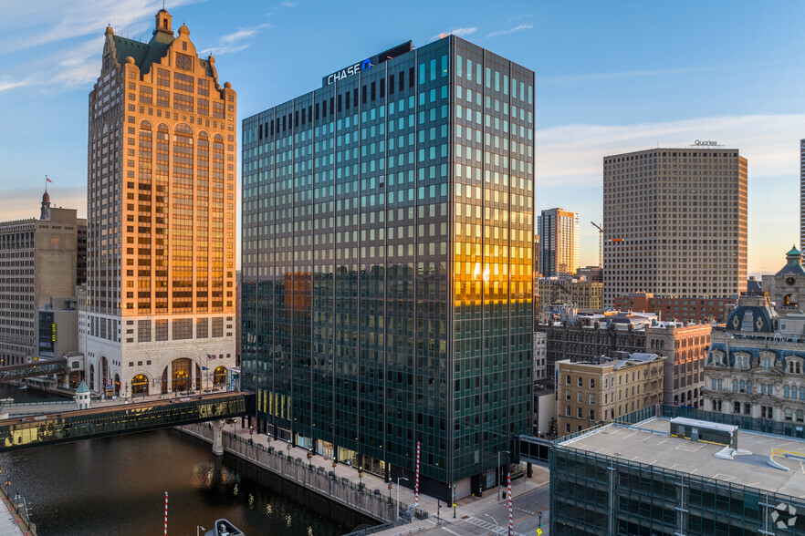 111 E Wisconsin Ave, Milwaukee, WI en alquiler - Foto del edificio - Imagen 3 de 24