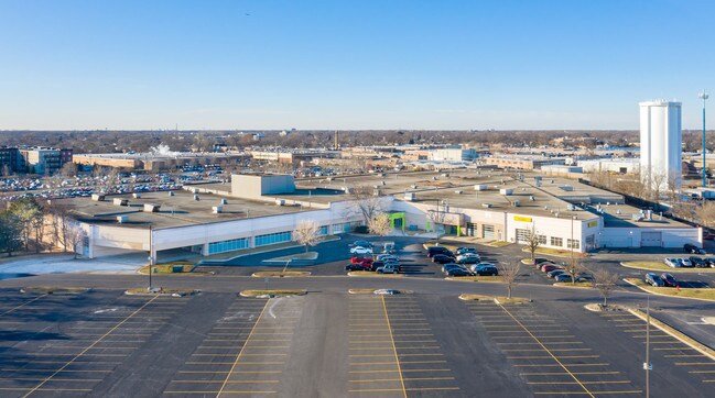 Más detalles de 7080 N Mccormick Blvd, Lincolnwood, IL - Oficina, nave en alquiler