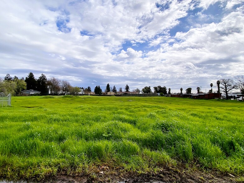 1798 Blossom Ave, Fairfield, CA en venta - Foto del edificio - Imagen 2 de 3