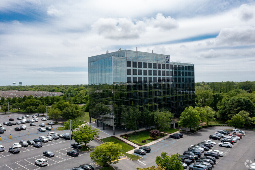 90 Merrick Ave, East Meadow, NY en alquiler - Foto del edificio - Imagen 2 de 4