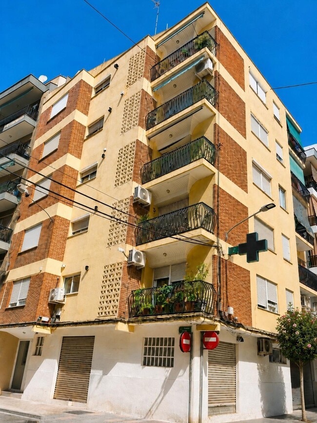 Más detalles de Carrer Tomás Sanz, 2, Mislata - Local en venta