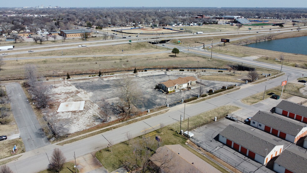 3825 S Seneca St, Wichita, KS en alquiler - Foto del edificio - Imagen 2 de 7