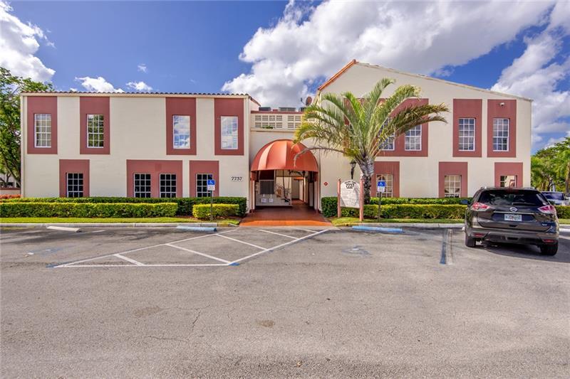 7737 N University Dr, Tamarac, FL en venta - Foto principal - Imagen 1 de 22