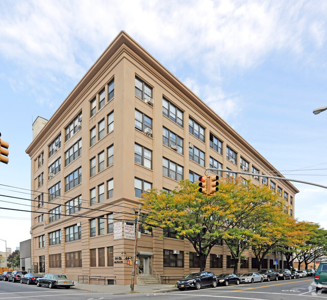 44-02 11th St, Long Island City, NY en alquiler - Foto del edificio - Imagen 1 de 10