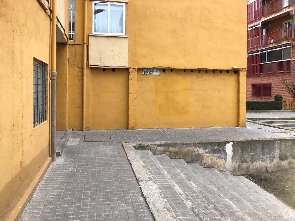 Calle Virgen de las Angustias, 39, Ávila, AVI 05005 - Unidad Puerta L1, Esc. 1 -  - Foto del interior - Image 1 of 2