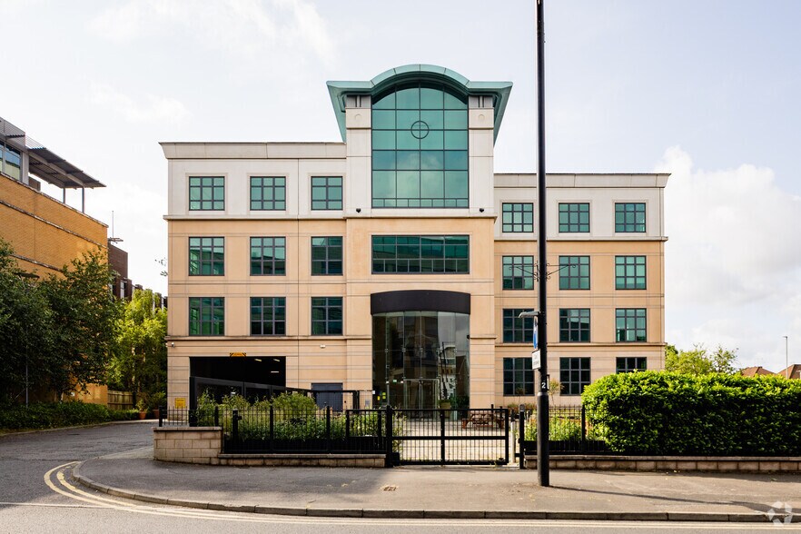 11 Vine St, Uxbridge en venta - Foto del edificio - Imagen 2 de 2