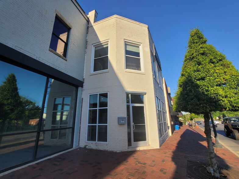 107-109 E Charlotte Ave, Mount Holly, NC en alquiler - Foto del edificio - Imagen 1 de 15