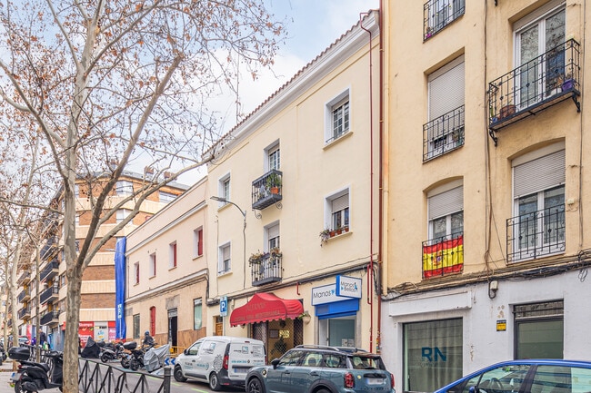 Más detalles de Calle de Pechuán, Madrid - Local en alquiler