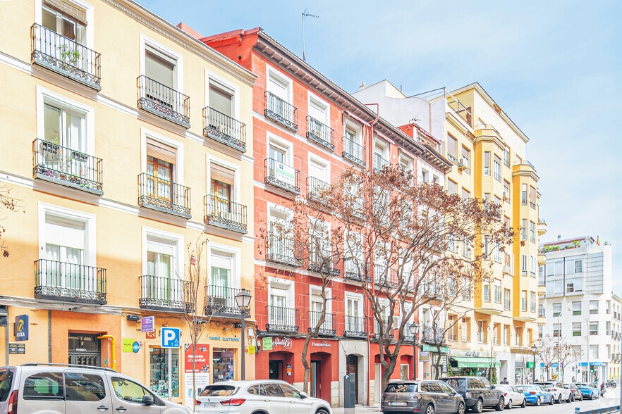 Calle de Fernández de los Ríos, 6, Madrid, Madrid en alquiler - Foto del edificio - Imagen 3 de 3