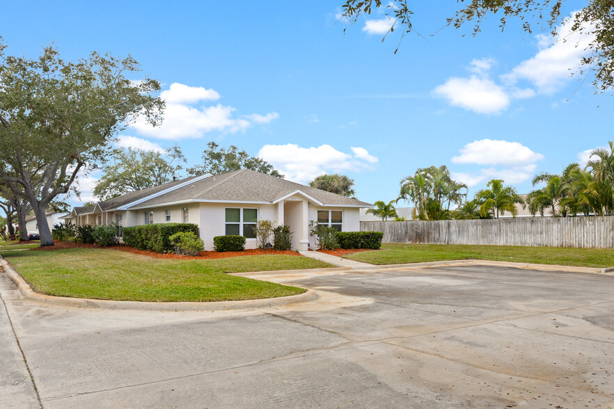 2042 Foxwood Dr, Melbourne, FL en venta - Foto del edificio - Imagen 2 de 14