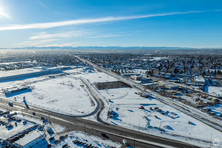 2601 52nd St SE, Calgary, AB en venta - Foto del edificio - Imagen 1 de 11