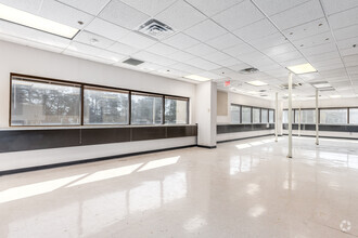 1000 Stewart Ave, Glen Burnie, MD en alquiler Foto del interior- Imagen 1 de 2