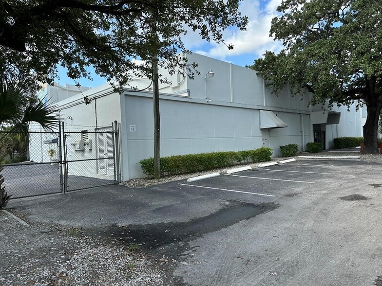 3300 NW 41st St, Miami, FL en alquiler - Foto del edificio - Imagen 3 de 8