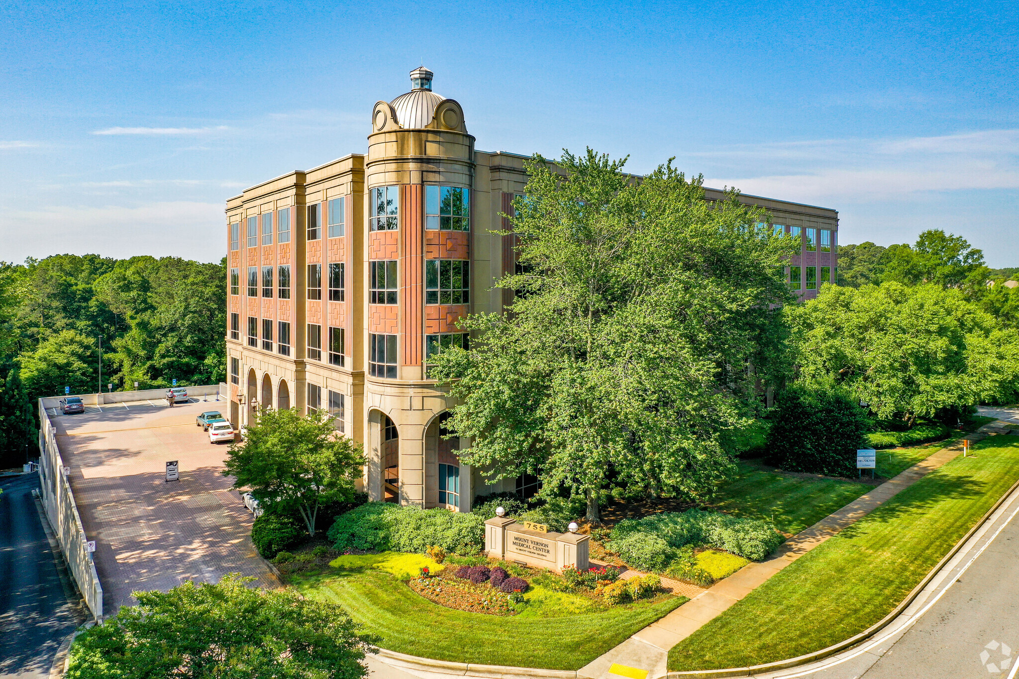 755 Mount Vernon Hwy NE, Atlanta, GA en alquiler Foto del edificio- Imagen 1 de 5