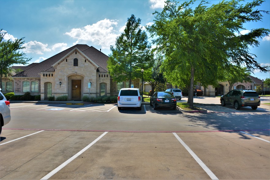 8313 Whitley Rd, Watauga, TX en alquiler - Foto del edificio - Imagen 3 de 13