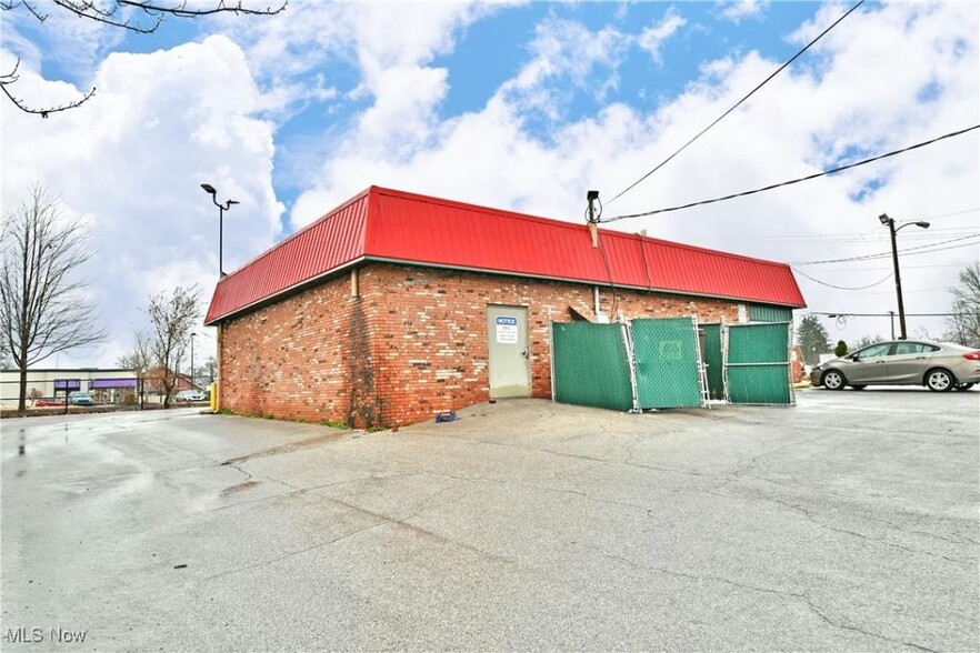 3822 Market St, Youngstown, OH en venta - Foto del edificio - Imagen 3 de 7