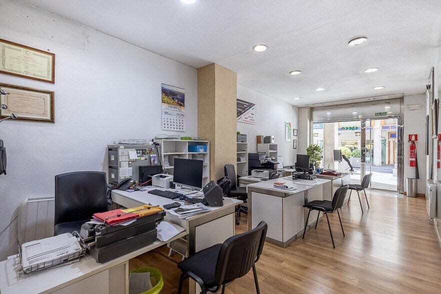 Local en Granada, Granada en venta - Foto del edificio - Imagen 3 de 30