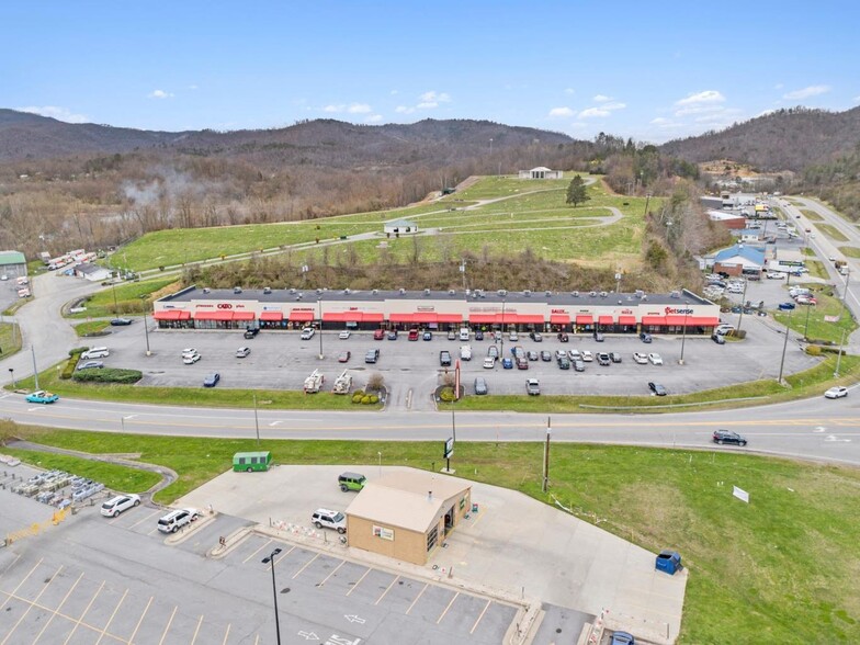 1875 N 25th St, Middlesboro, KY en alquiler - Foto del edificio - Imagen 3 de 11