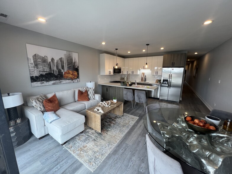 5416 W Belmont Ave, Chicago, IL en venta - Foto del interior - Imagen 2 de 14