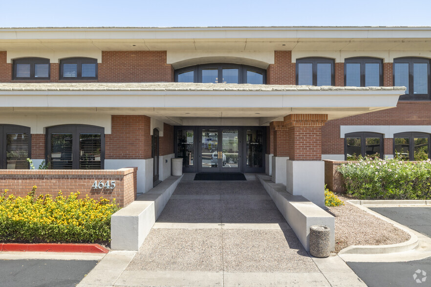 4645-4647 N 32nd St, Phoenix, AZ en alquiler - Foto del edificio - Imagen 3 de 18