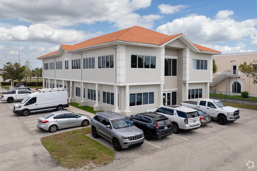 3620 Colonial Blvd, Fort Myers, FL en alquiler - Foto del edificio - Imagen 2 de 8