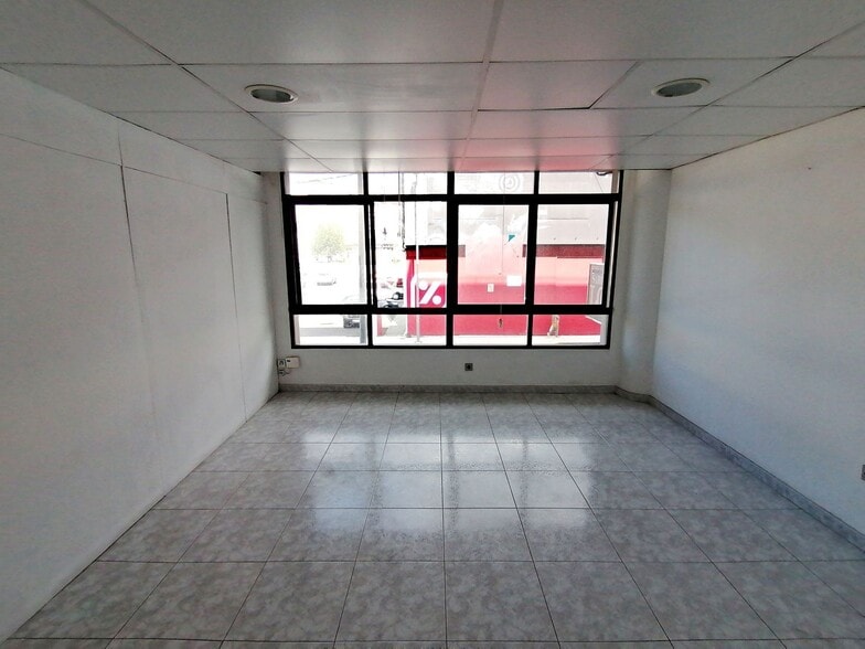 Local en Boiro en venta - Foto del interior - Imagen 3 de 11