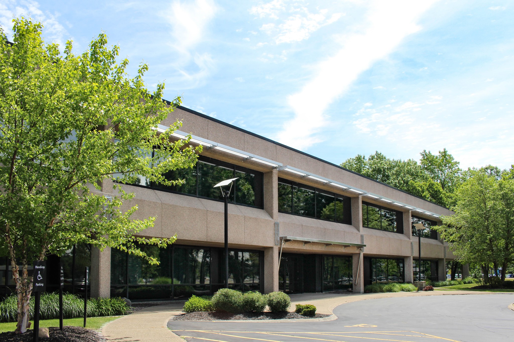 140 John James Audubon Pkwy, Buffalo, NY en alquiler Foto del edificio- Imagen 1 de 8