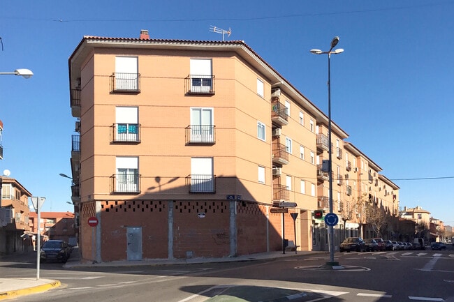 Más detalles de Avenida San Crispín, 59, Fuensalida - Edificio residencial​ en venta