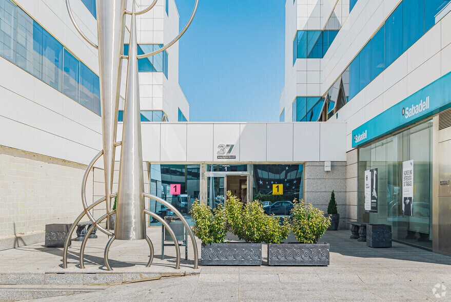 Oficina en Móstoles, Madrid en alquiler - Foto del edificio - Imagen 2 de 9