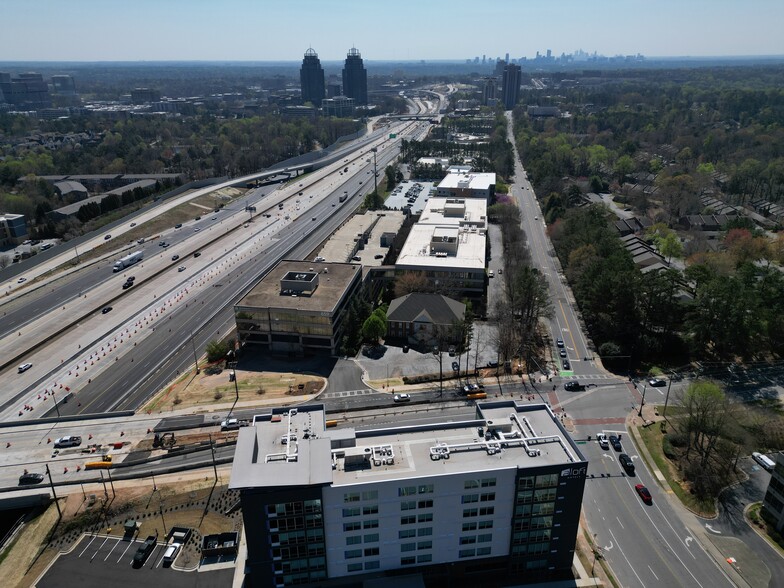 855 Mount Vernon Hwy NE, Atlanta, GA en alquiler - Vista aérea - Imagen 3 de 4