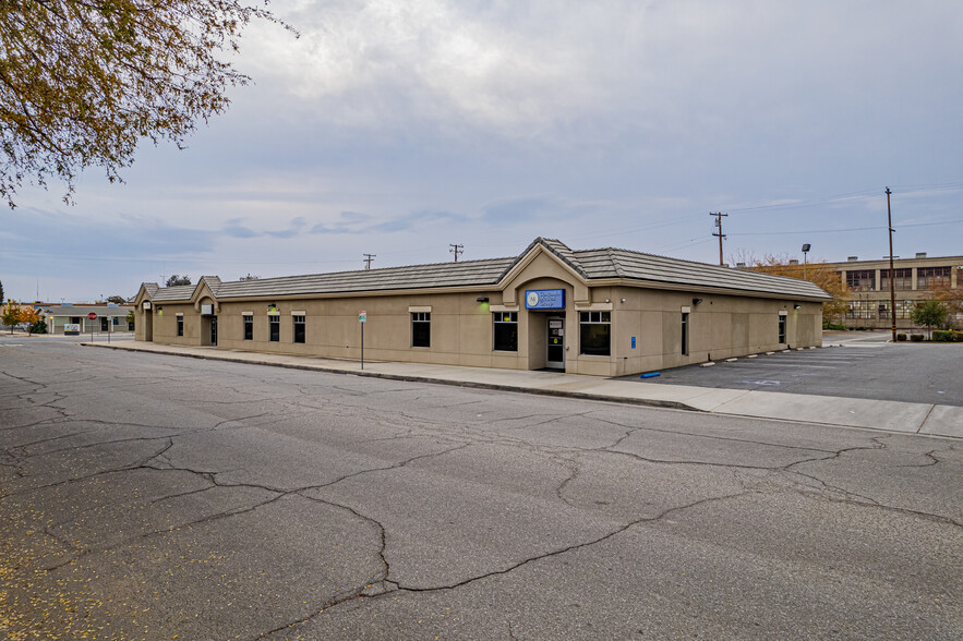 1801 16th St, Bakersfield, CA en venta - Foto del edificio - Imagen 1 de 12