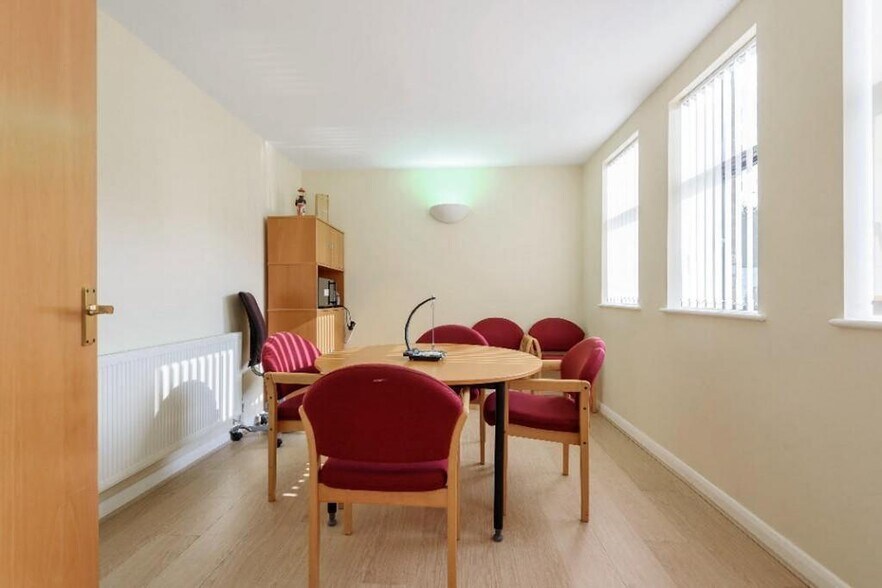 32-34 Byron Hill Rd, Harrow en venta - Foto del edificio - Imagen 2 de 13