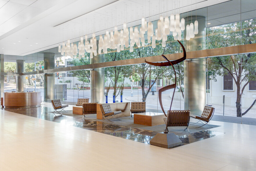 1717 McKinney Ave, Dallas, TX en alquiler - Lobby - Imagen 2 de 18