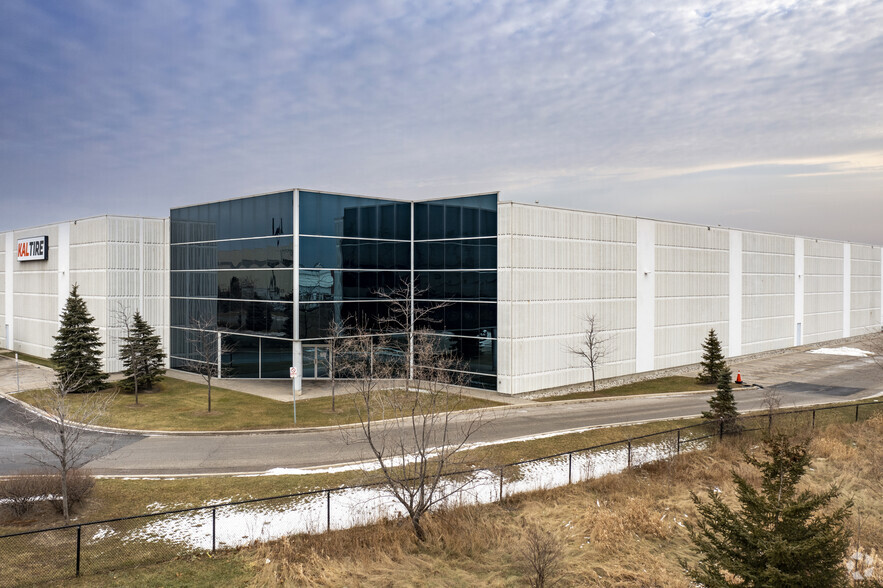 815 Intermodal Dr, Brampton, ON en alquiler - Foto del edificio - Imagen 1 de 6