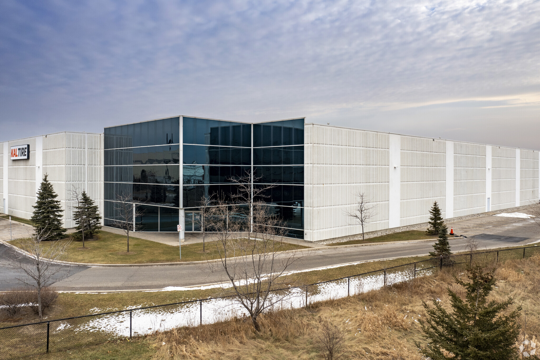 815 Intermodal Dr, Brampton, ON en alquiler Foto del edificio- Imagen 1 de 7