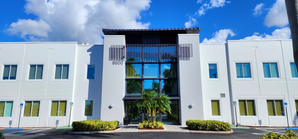 8600 NW 17th St, Doral, FL en alquiler - Foto del edificio - Imagen 1 de 10