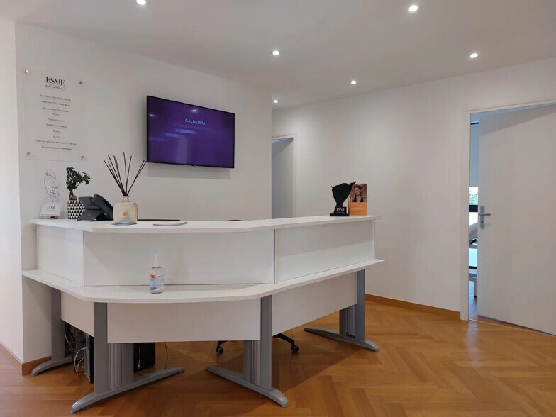 Oficina en Six-Fours-les-Plages en venta - Vestíbulo - Imagen 2 de 6